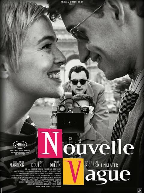 Affiche du film « Nouvelle Vague » (Richard Linklater) : en noir et blanc, un couple se fait face en gros plan, un caméraman filme au centre en arrière-plan.
