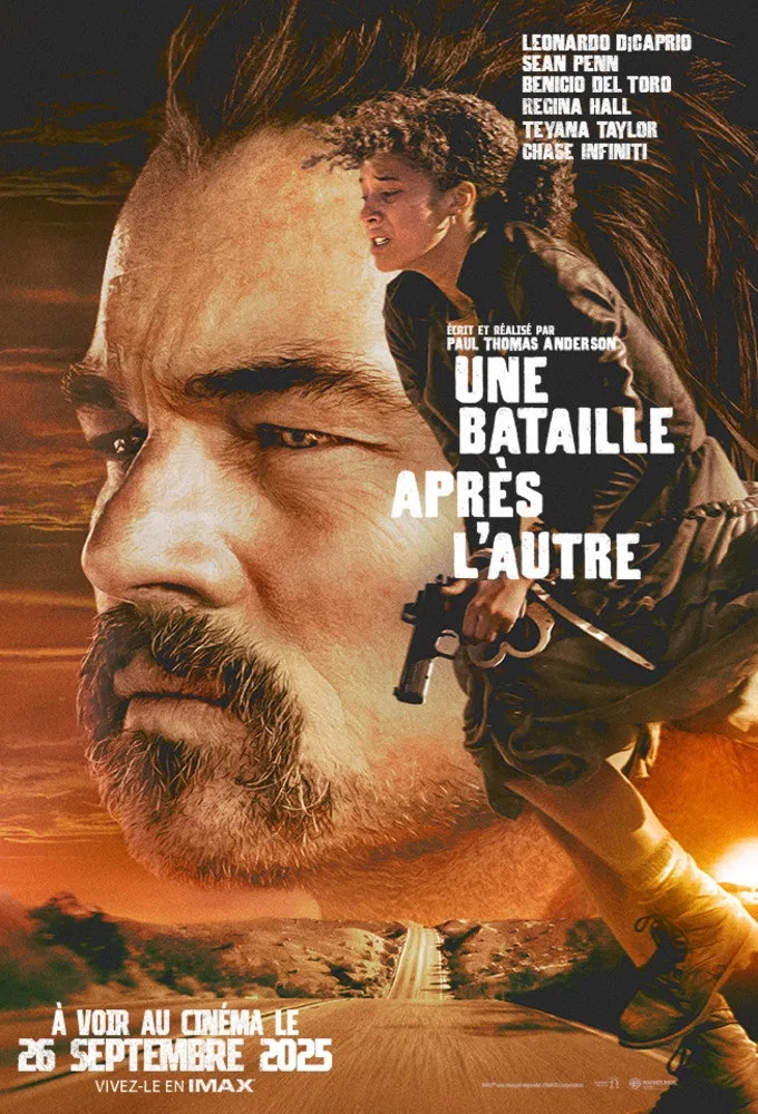 Affiche du film « Une bataille après l’autre » (Paul Thomas Anderson) : gros plan de Di Caprio au premier plan avec une arme, route et ciel orangé.